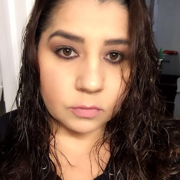 Meet your Posher, Yolanda - Picture 1 of 1